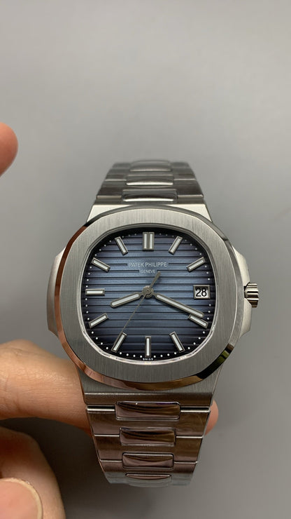 Patek Philippe Nautilus 5811/1G-001 Or Blanc Cadran Bleu (2025)