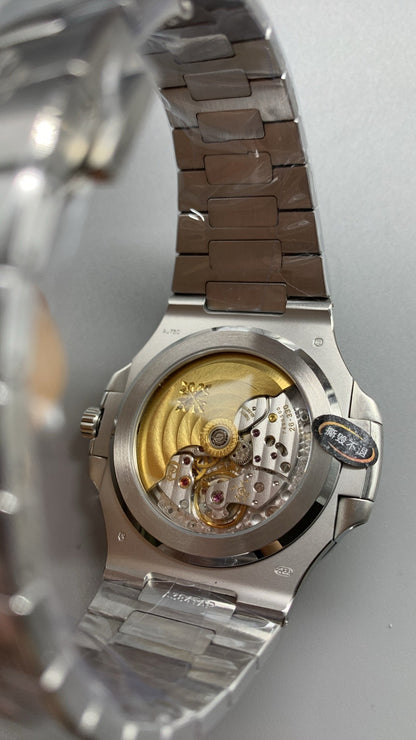 Patek Philippe Nautilus 5811/1G-001 Or Blanc Cadran Bleu (2025)