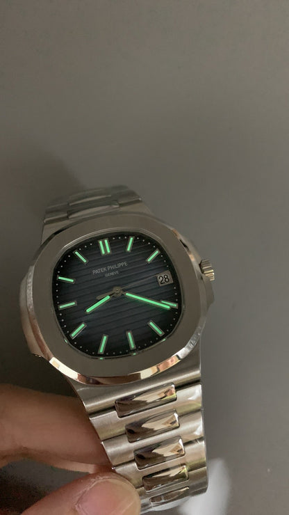 Patek Philippe Nautilus 5811/1G-001 Or Blanc Cadran Bleu (2025)