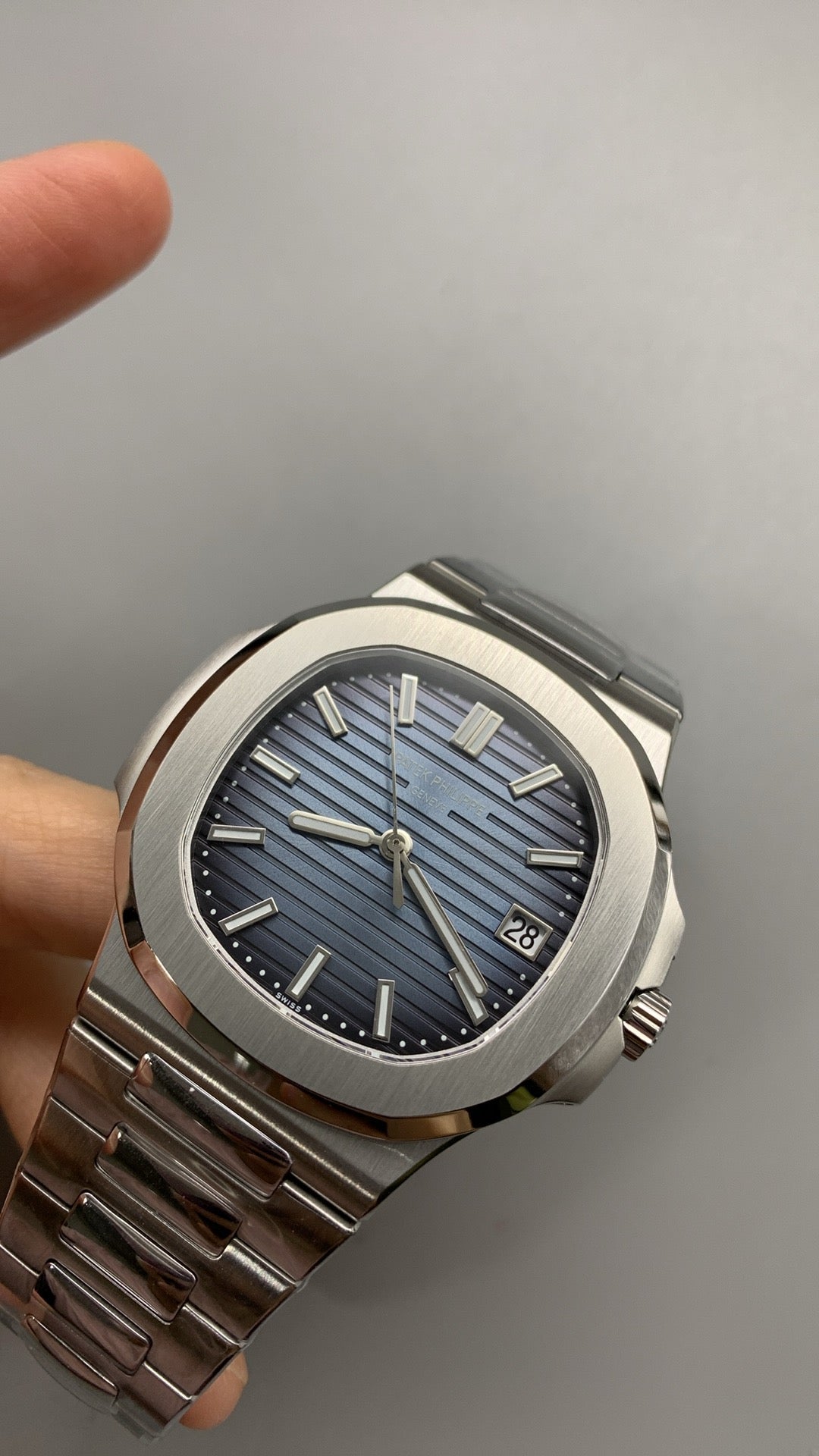 Patek Philippe Nautilus 5811/1G-001 Or Blanc Cadran Bleu (2025)