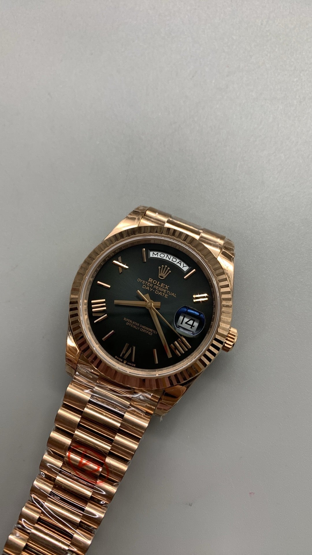 Rolex Day-Date 40 – Cadran vert olive VSF SUPER CLONE – 228235 – Lunette cannelée – Bracelet President