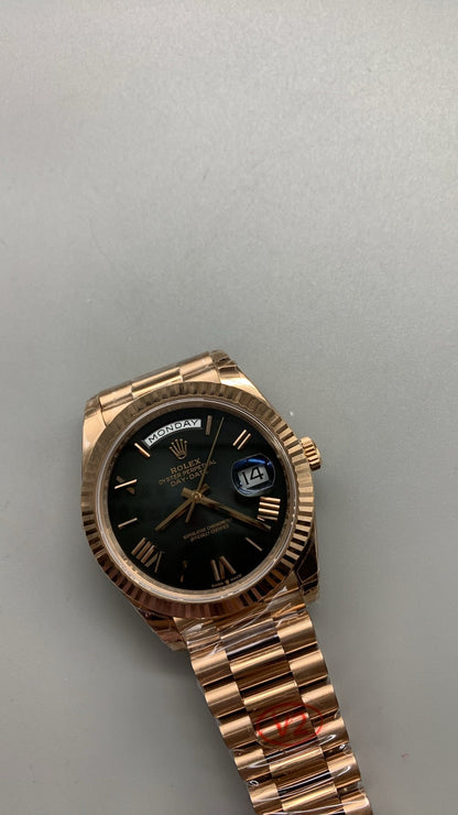 Rolex Day-Date 40 – Cadran vert olive VSF SUPER CLONE – 228235 – Lunette cannelée – Bracelet President
