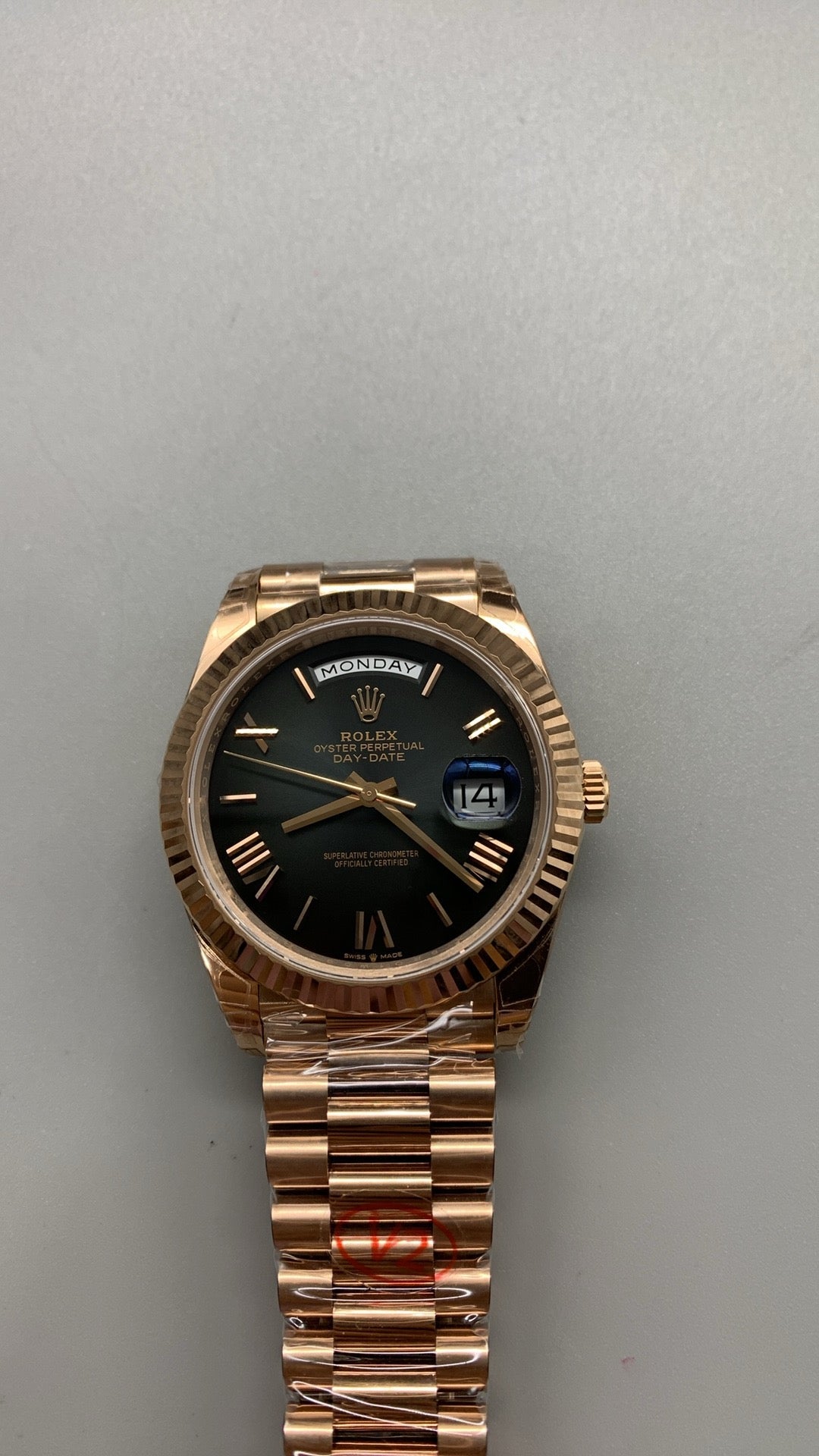 Rolex Day-Date 40 – Cadran vert olive VSF SUPER CLONE – 228235 – Lunette cannelée – Bracelet President