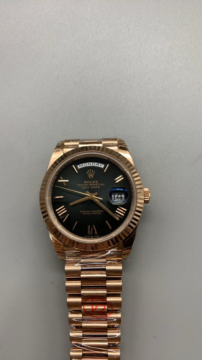 Rolex Day-Date 40 – Cadran vert olive VSF SUPER CLONE – 228235 – Lunette cannelée – Bracelet President