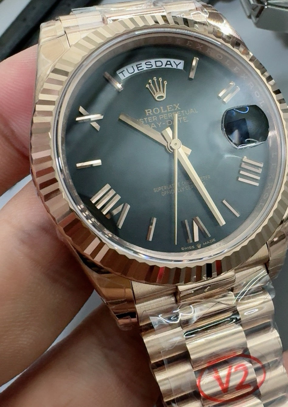 Rolex Day-Date 40 – Cadran vert olive VSF SUPER CLONE – 228235 – Lunette cannelée – Bracelet President