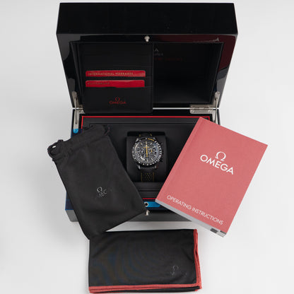 Omega Speedmaster 311.92.44.30.01.001 Dark Side of the Moon Apollo 8 Edition Céramique Noire Cadran Noir (2021)