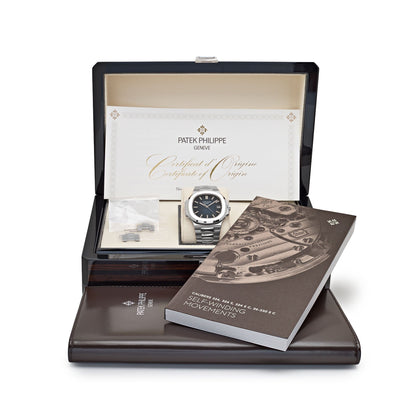 Patek Philippe Nautilus 5811/1G-001 Or Blanc Cadran Bleu (2025)