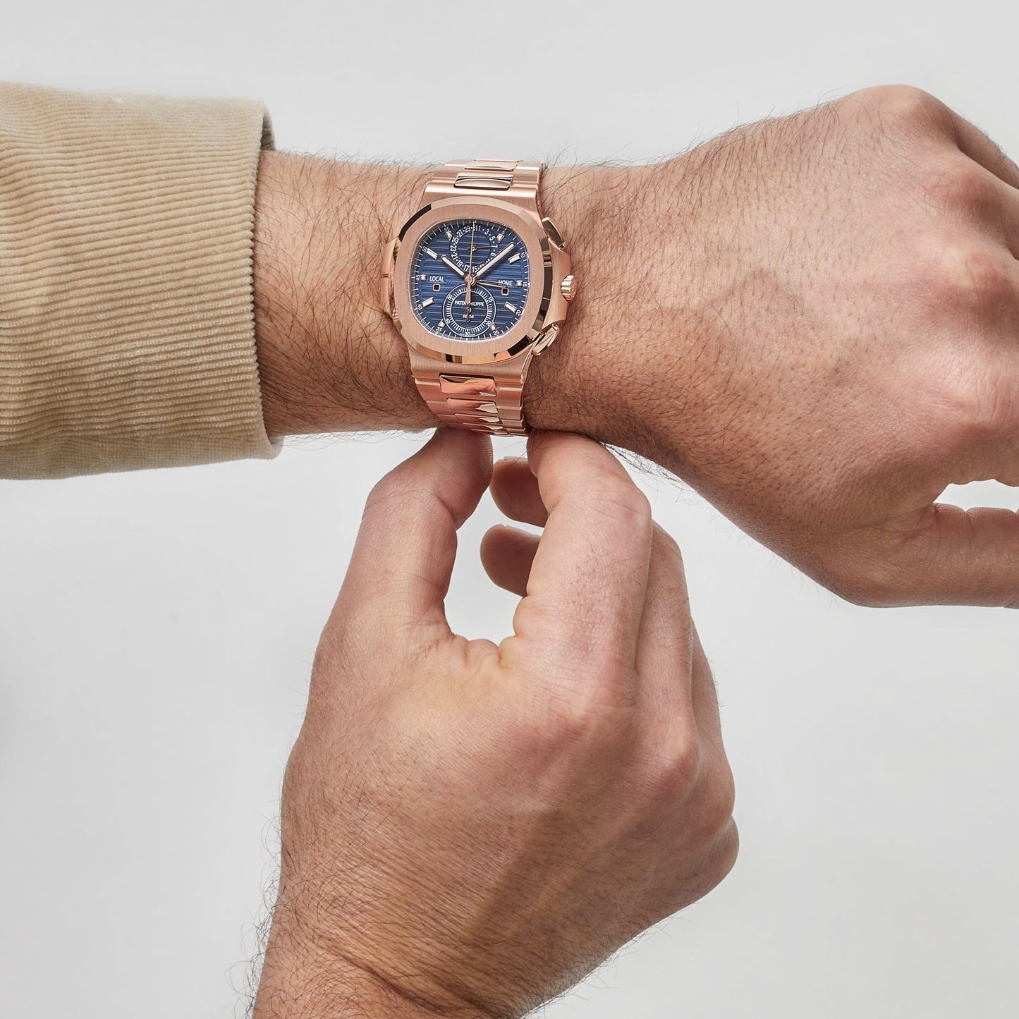 Patek Philippe Nautilus 3285 V3 – 5990/1R-001 Chronographe Flyback Heure Universelle Or Rose Cadran Bleu (2025)